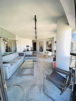 3rd image of 200 E 61st St APT 28D