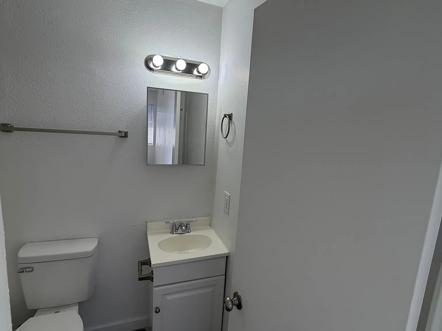 Studio, 300 sqft, $699 — Photo 3