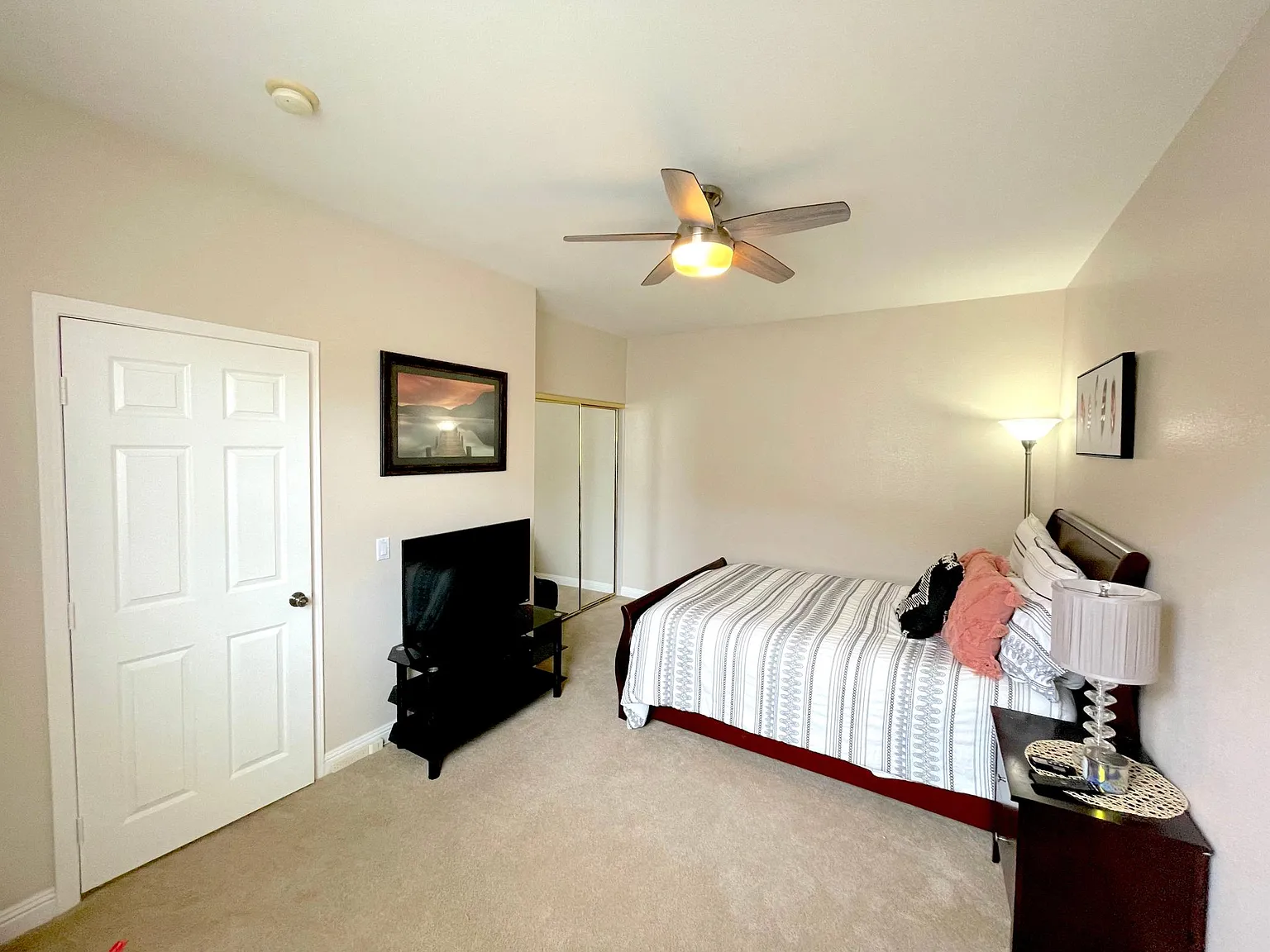 3 bed, 2487 sqft, $3,500 — Photo 4