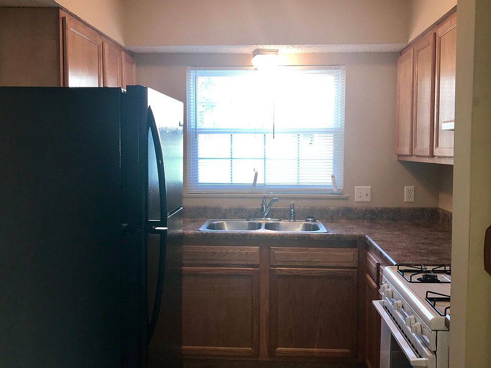 1st image of 3219 Cave Springs Ave APT B