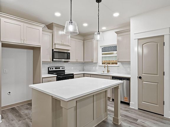 3rd image of 205 Lock Ln