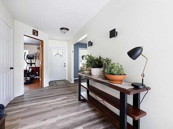 4th image of 1427 W Adams Hill Cir