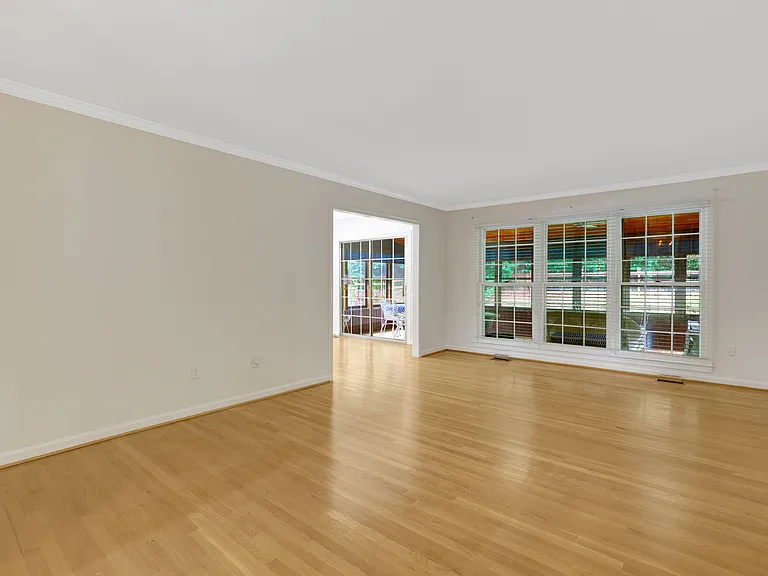 615 Kearney Ct SW — Photo 12