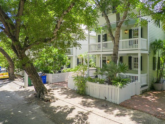 2nd image of 1221 Margaret St #3