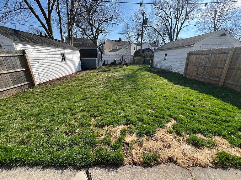 132 E Tasher St — Photo 21