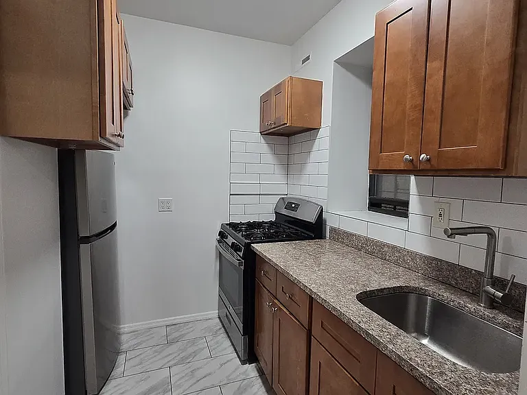 402 E 162nd St #1C — Photo 3