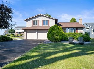 2834 Edgemere Dr, Rochester, NY 14612