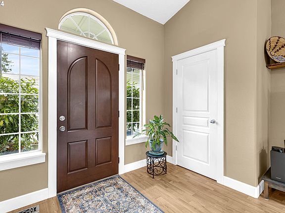 5th image of 15905 NE 79th Way