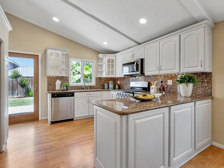 9131 Warfield Dr — Photo 32