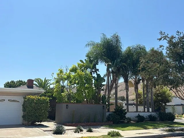 19512 Sierra Santo Rd — Photo 33