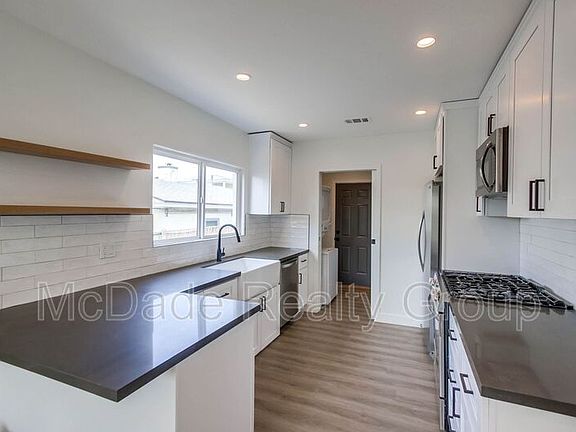 4th image of 2552-2556 B St #2552-B