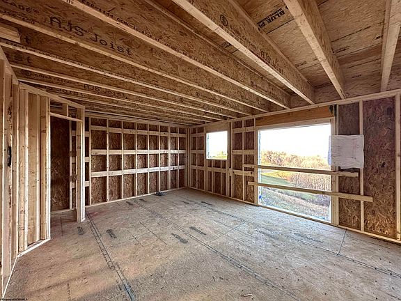3rd image of 131 Eastview Way