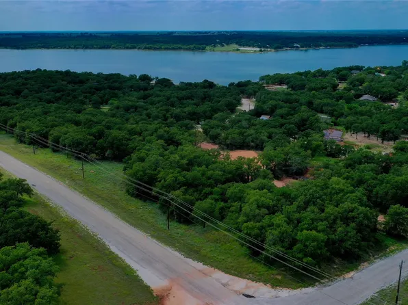 399 Nocona Dr, Nocona, TX 76255