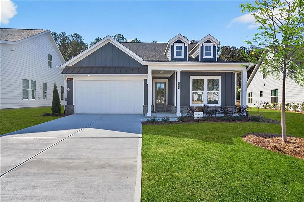 400 Vinca Cir NW photo 1