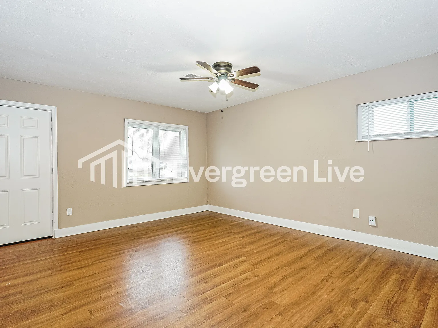3 bed, 1.0 bath, 990 sqft, $1,295 — Photo 4
