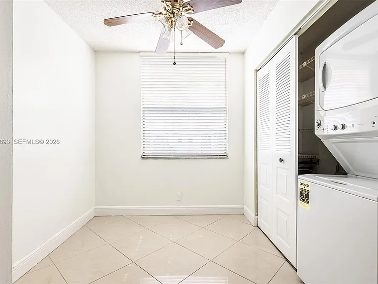 206 NW 18th St — Photo 5