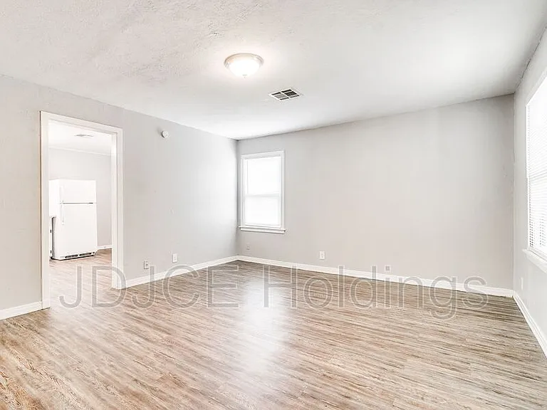 536 E Northrup Dr — Photo 4