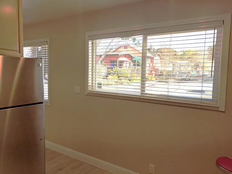 5917 Howell St — Photo 8