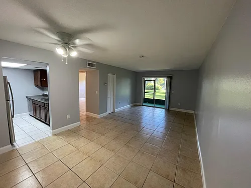 924 Lake Destiny Rd #B Photo 1