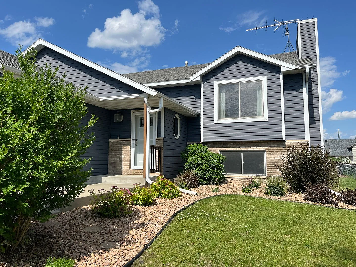 Beautifully Updated 4-Bed Home in Prime NW Location! — Photo 2