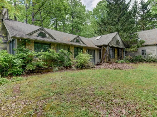 1570 Bedford Lake Dr, Bedford, VA 24523