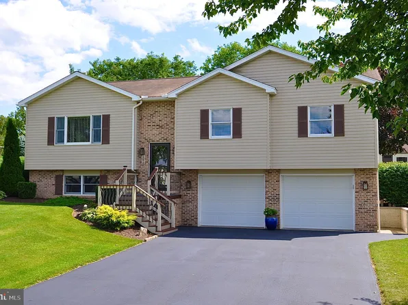 1078 E Springfield Dr, Bellefonte, PA 16823