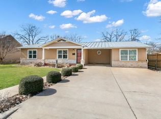706 N Washington St, Fredericksburg, TX 78624