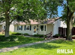 916 Memorial Dr, Macomb, IL 61455