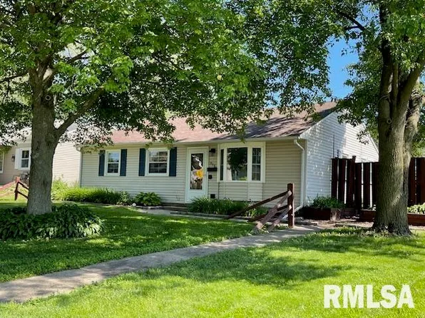 916 Memorial Dr, Macomb, IL 61455
