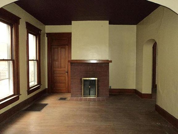 2nd image of 932 Findley Ave