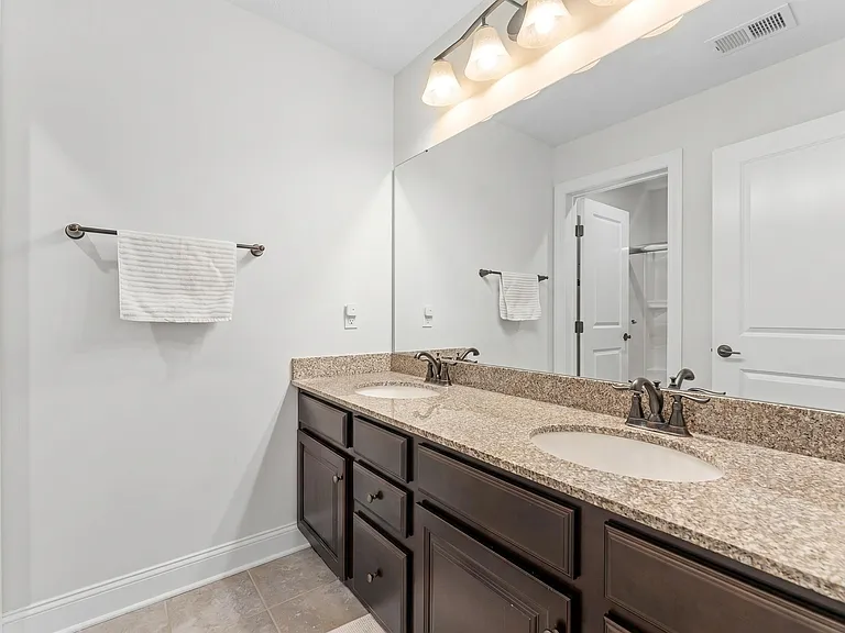 433 Fairmont Dr — Photo 32