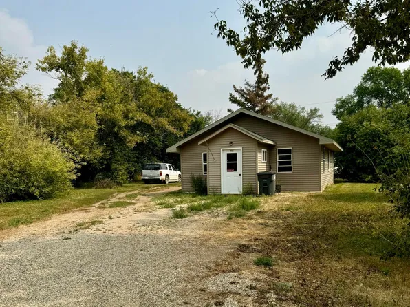 408 Main St, Crosby, ND 58730