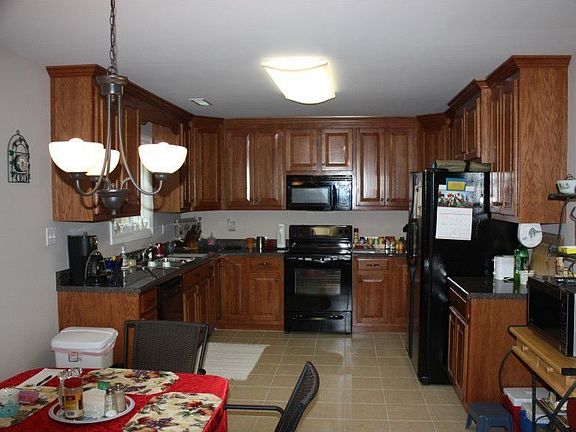 Huge kitchen w/lots of oak cabinets