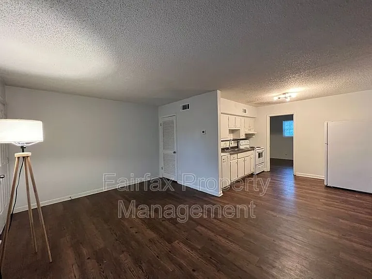 1011 Burke St #3 — Photo 3