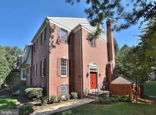 4909 Carriagepark Rd, Fairfax, VA 22032