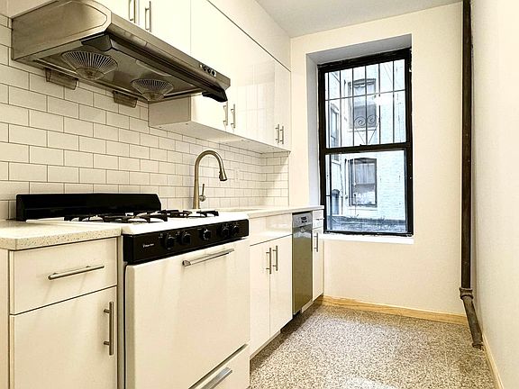 2nd image of 57 Kenmare St APT 1