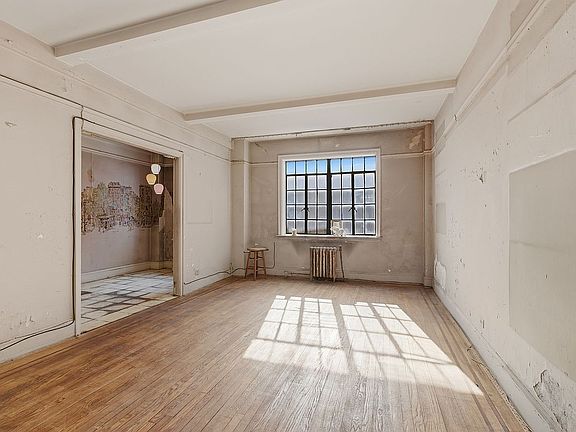 2nd image of 210 W 78th St APT 8C