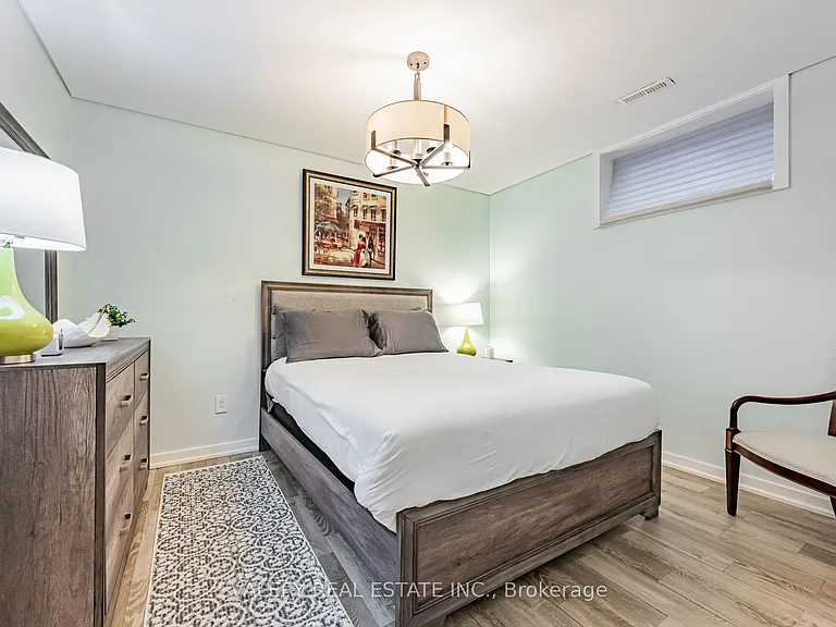 110 Strathnairn Ave #LOWER — Photo 7