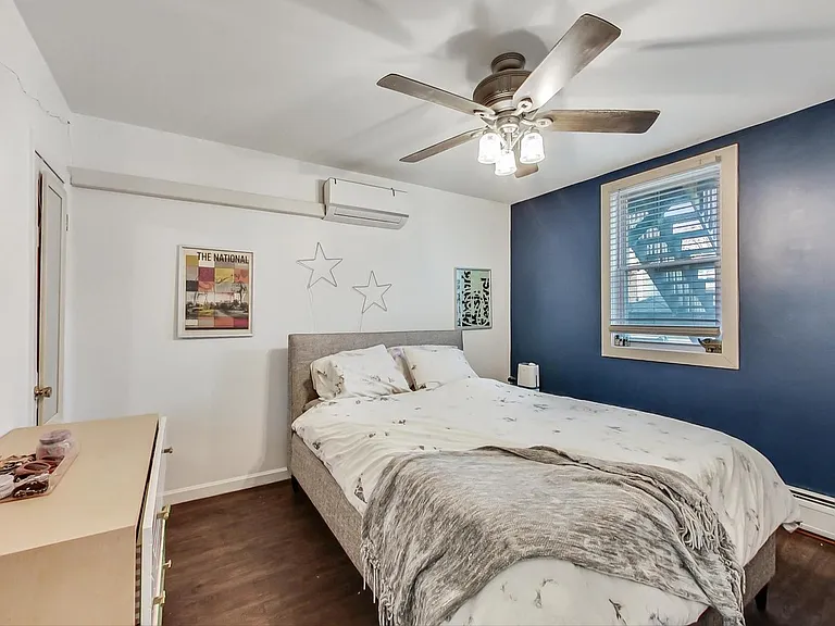 1922 W Wolfram St #1 — Photo 6