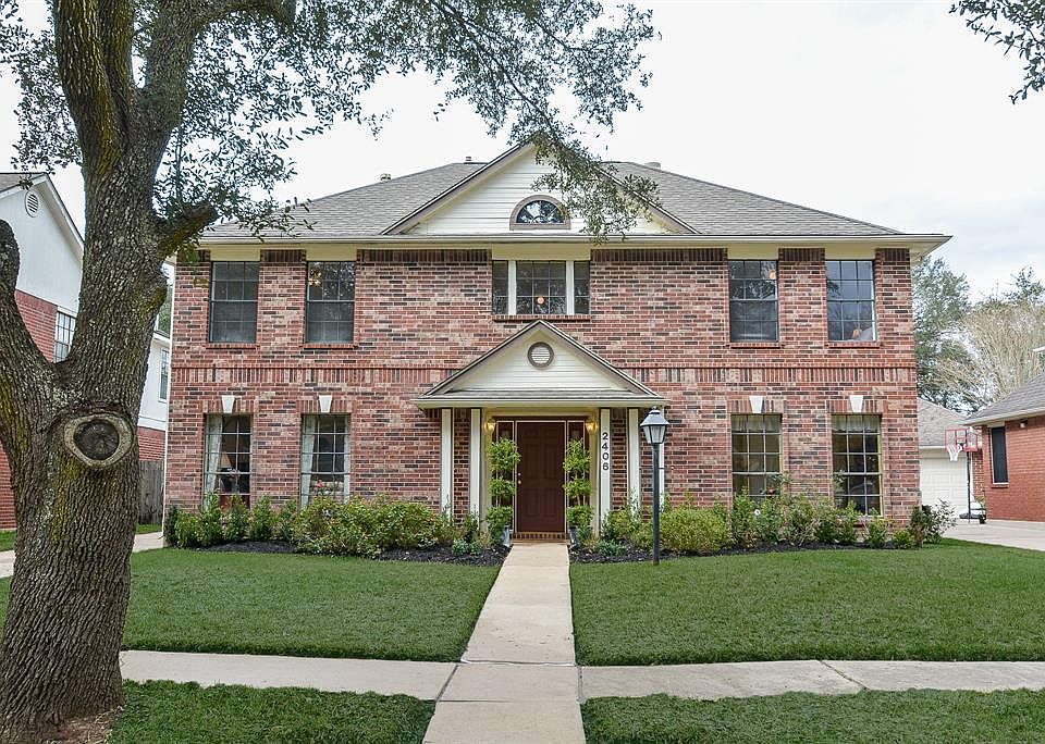 1st image of 2406 Parkwood Ln