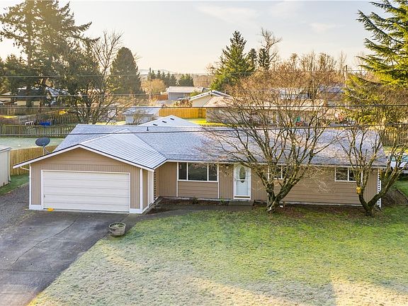 Large backyard and a country feeling that emanates from every corner of this sweet place. Take a tour... make it yours.