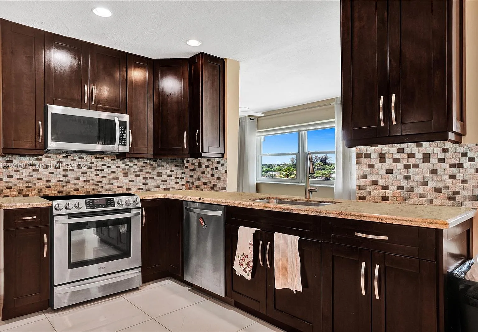 3 bed, 1700 sqft, $2,300 — Photo 2