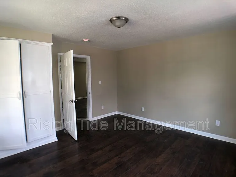 1236 Hanover St — Photo 2