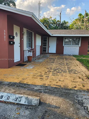 3901 SW 51st St #3903 Photo 1