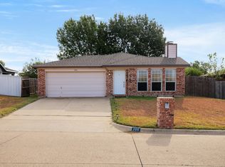 709 Basset Locke Dr, Fort Worth, TX 76108