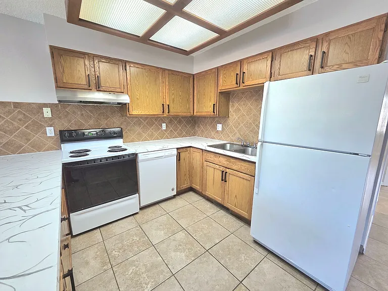 918-922 Teal Ct. — Photo 40