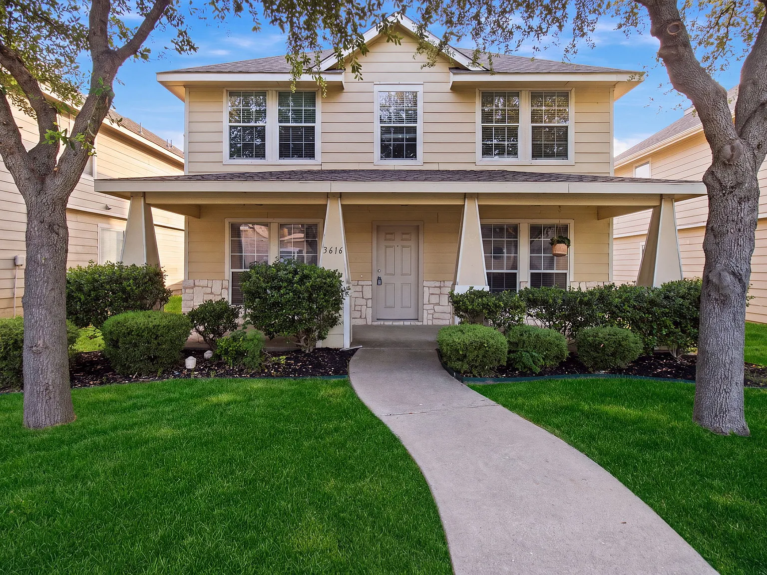 4 bed, 2.5 bath, 2306 sqft, $2,400 — Photo 1