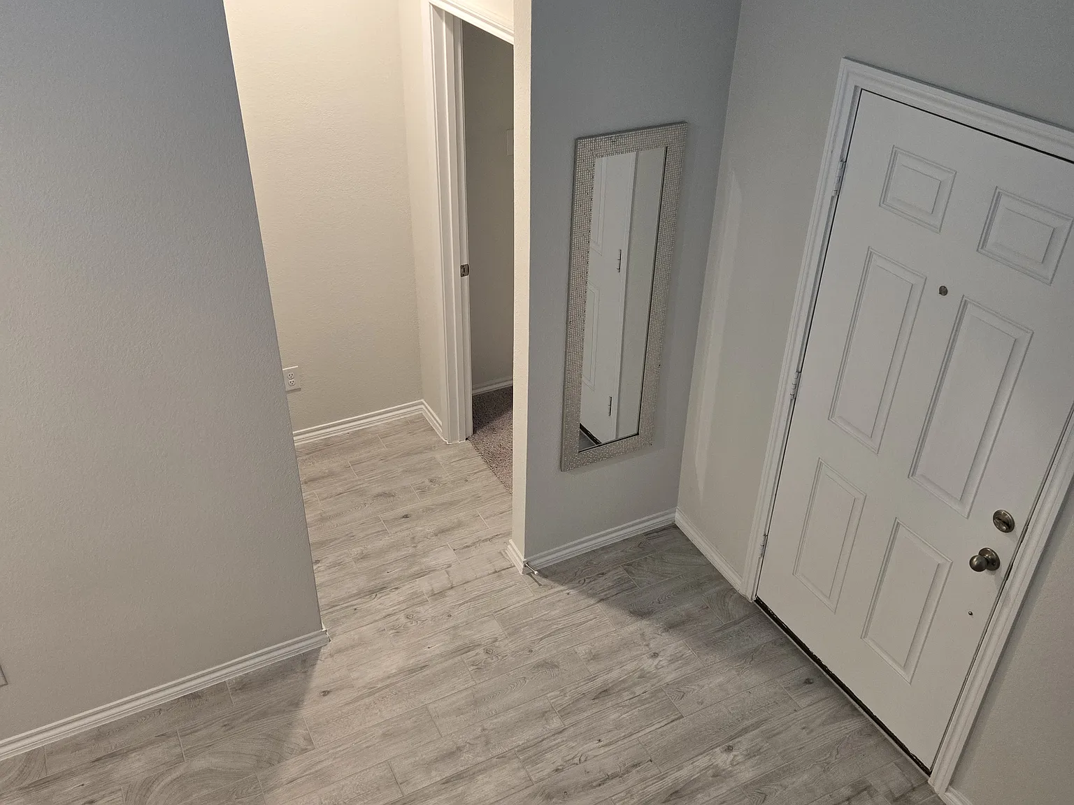 4 bed, 2447 sqft, $2,975 — Photo 2