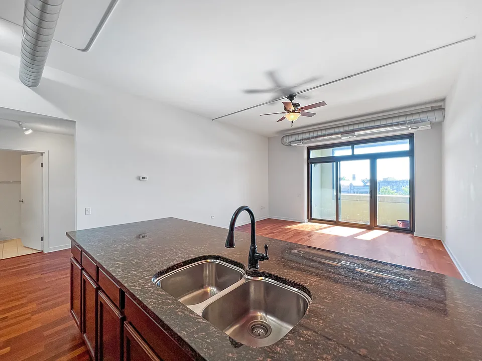 4015 N Milwaukee Ave #505
