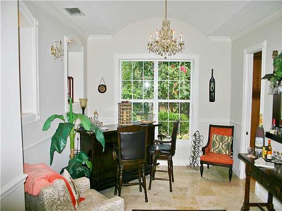 5th image of 1901 SW San Antonio Dr